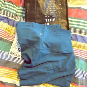 NWT: Lululemon yoga pants